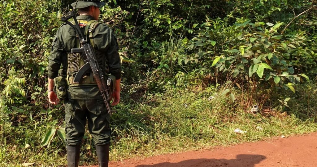 Confrontos entre guerrilheiros na Colômbia deixam 27 mortos