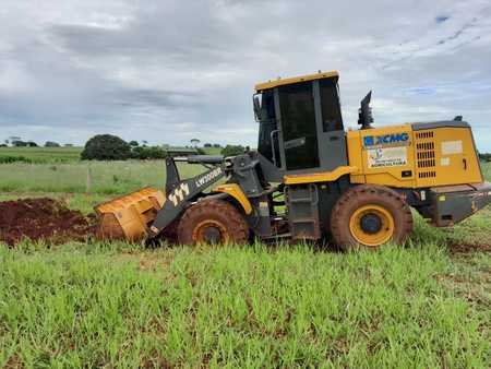 Secretaria de Agricultura realiza escavação de tanque na Vila Cristina