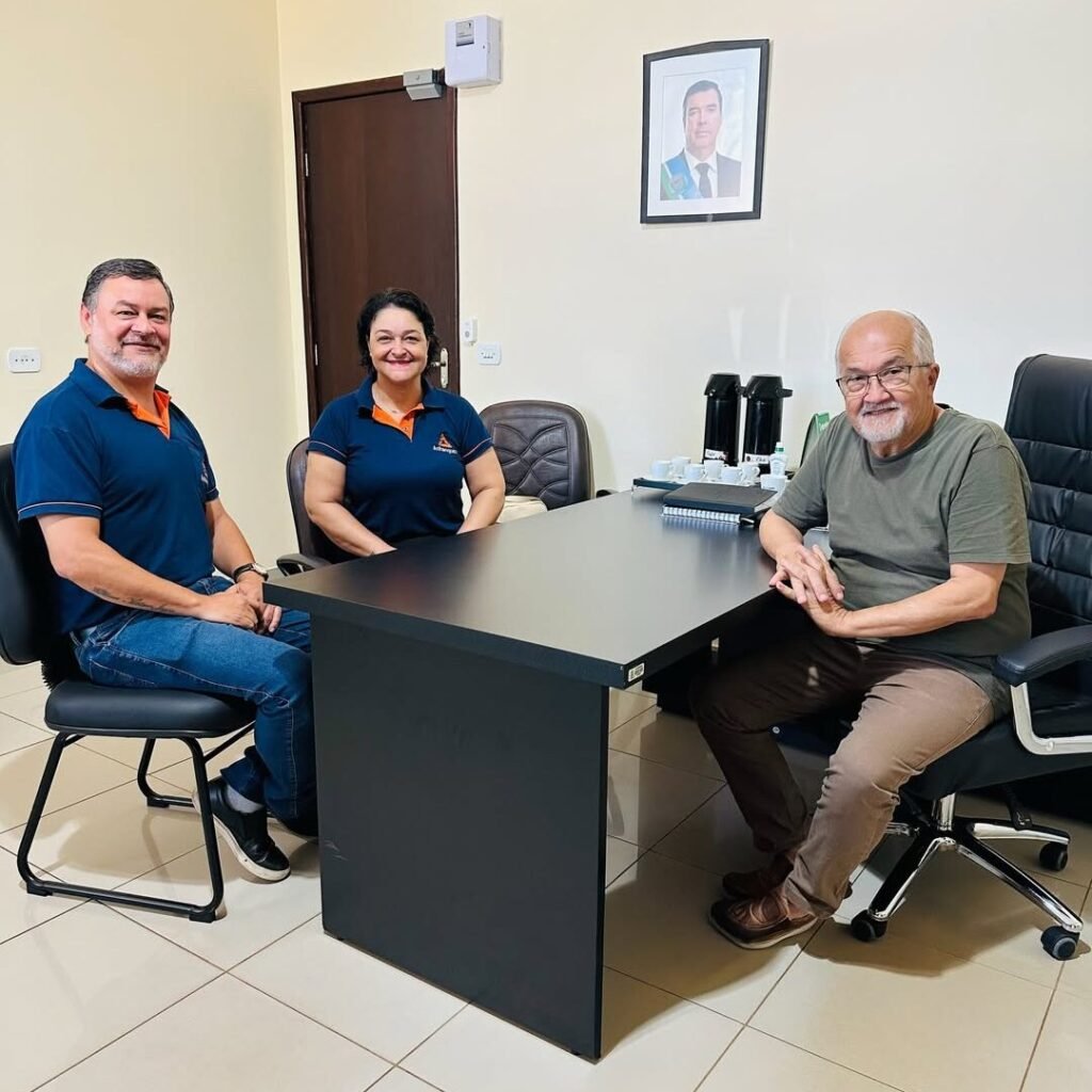 Prefeito de Iguatemi recebe visita de diretores da Universidade Anhanguera
