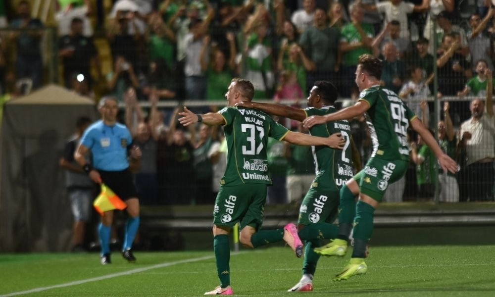 Santos perde para Chapecoense na estreia do Brasileirão