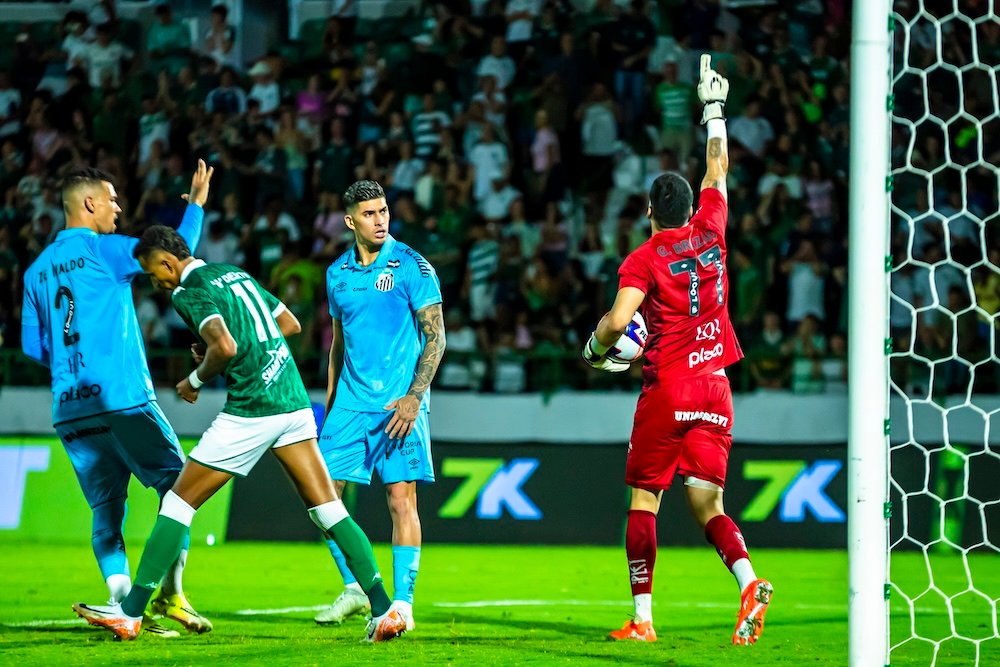 Santos cede a pressão e empata com Guarani nos acréscimos do 2º tempo