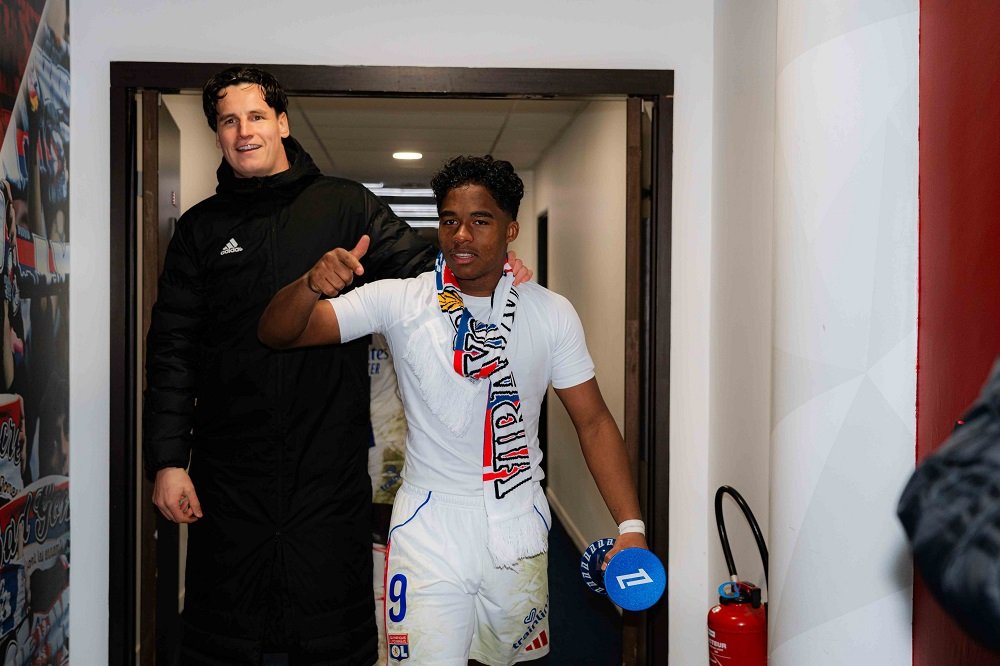 Endrick ganha elogios do técnico após bom início no Lyon