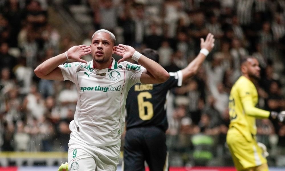 Vitor Roque salva Palmeiras em empate com Atlético-MG