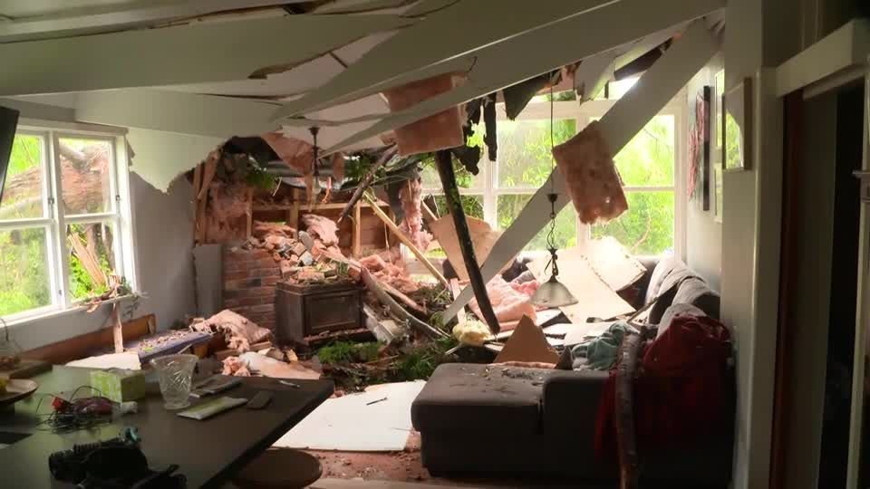 Tempestade na nova zelândia atrapalha transporte e deixa milhares sem energia