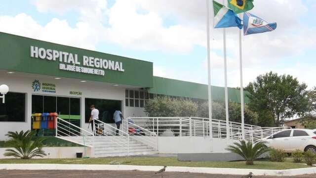 Homem é deixado no hospital com marcas de tiro no pescoço e na mão