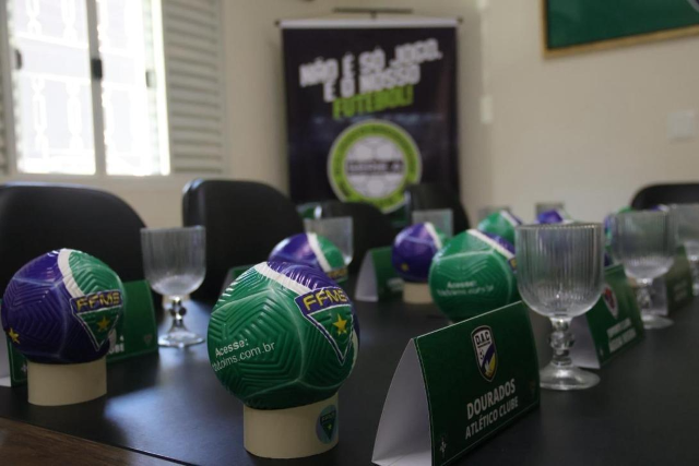 Dirigentes de clubes se reúnem para discutir torneios estaduais