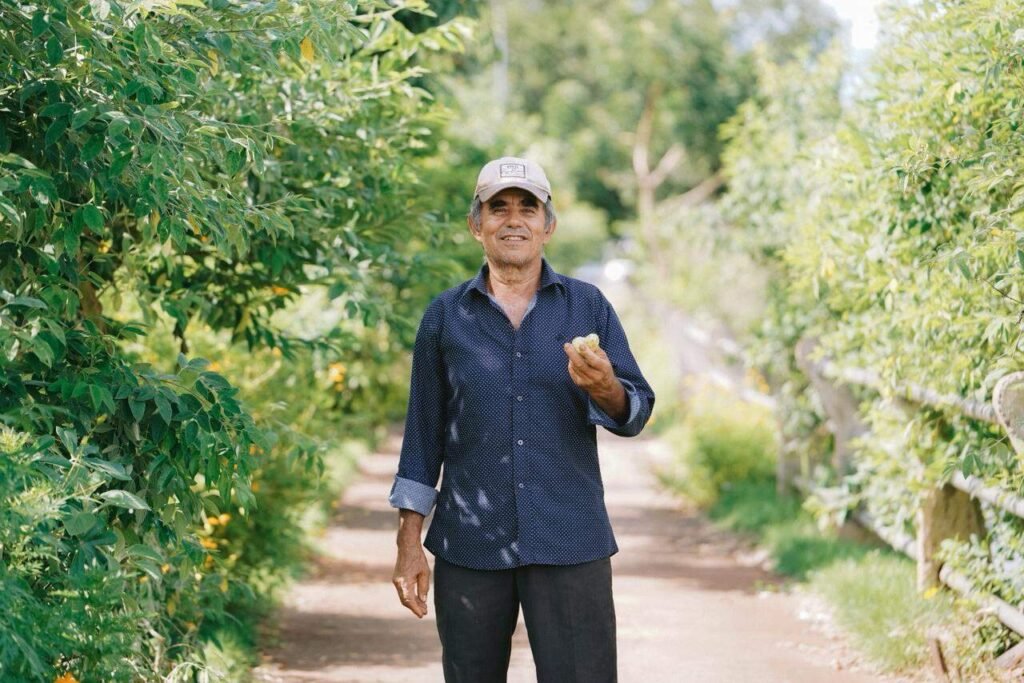 Aposentado transforma área às margens do Anhanduí em bosque urbano com mais de 700 plantas