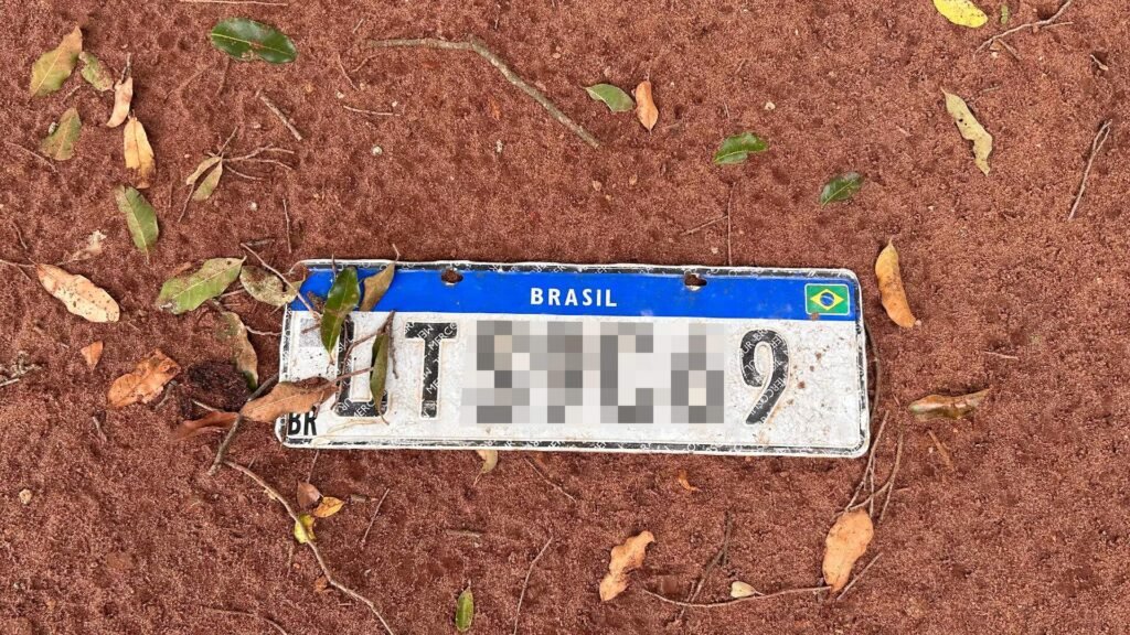 Como regularizar a perda da placa do veículo durante chuvas intensas
