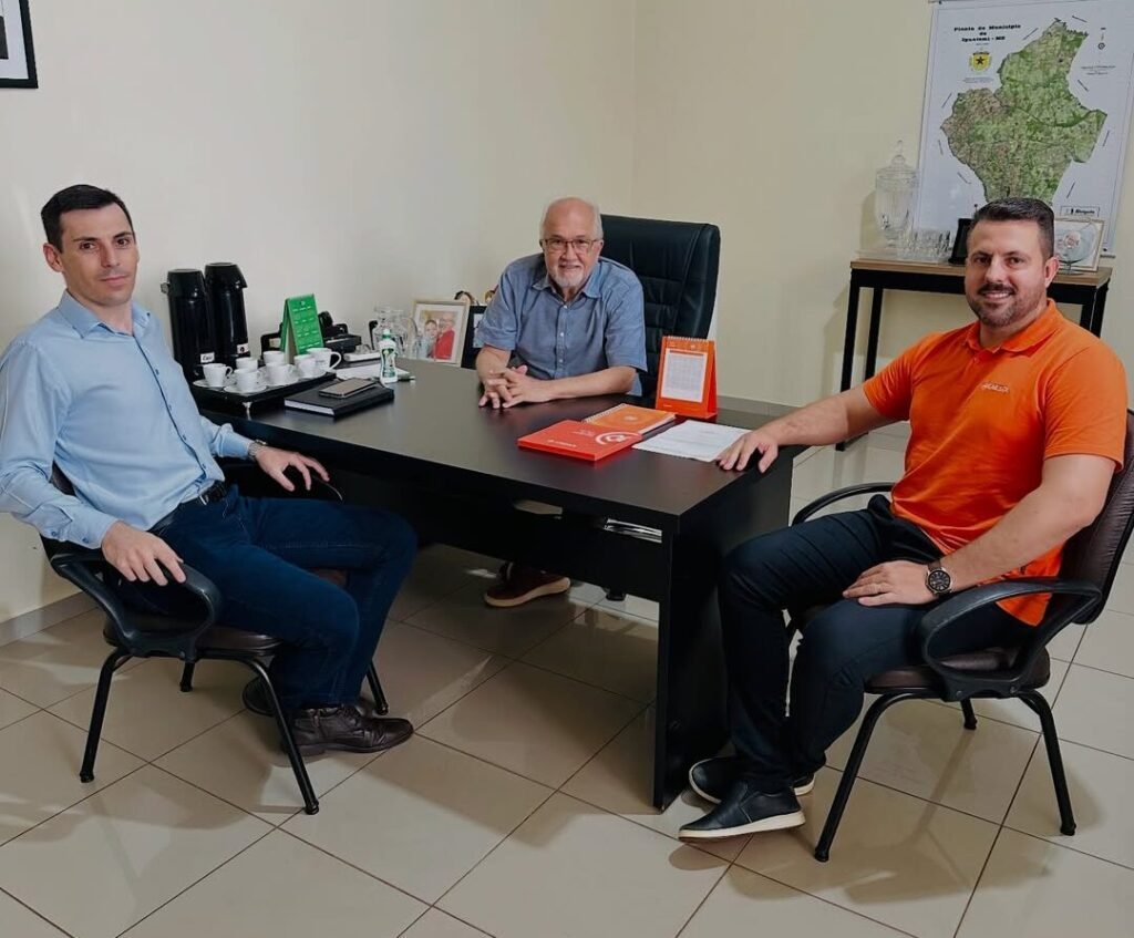 Prefeito recebe representantes da Cresol para implantação de Sala de Negócios