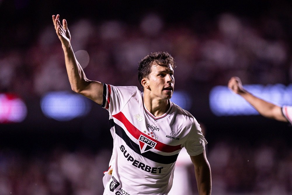 São Paulo vence Santos com facilidade no Morumbi