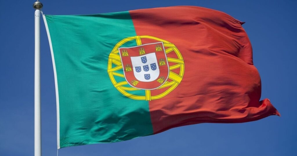Rodovia que liga Lisboa a Porto desaba durante fortes chuvas em Portugal