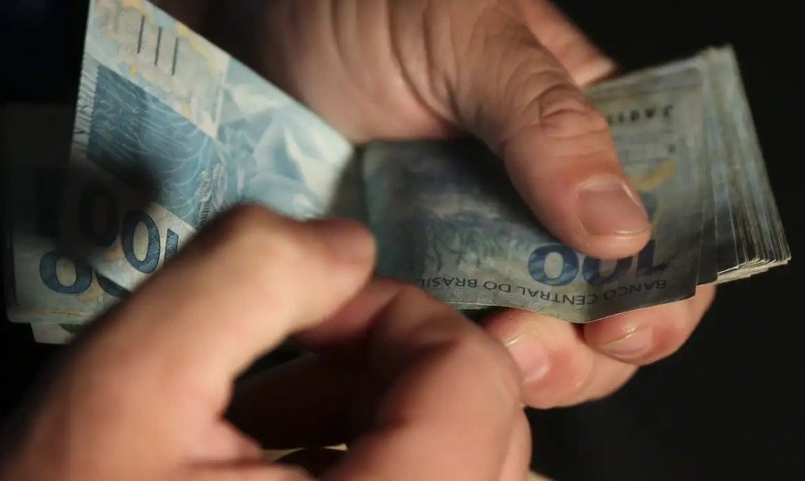 Brasileiros Sacam R$ 429 Milhões Esquecidos em Bancos