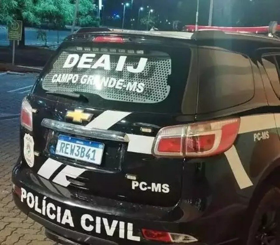 Investigação apura venda de nudes falsos por estudantes em escola de Campo Grande