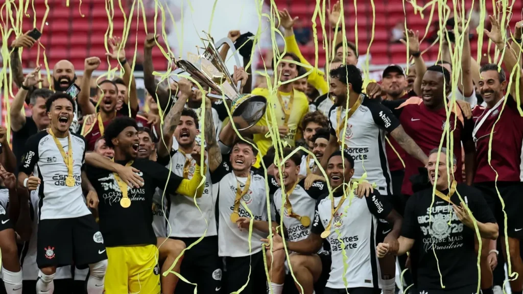 Corinthians vence Flamengo e é bicampeão da Supercopa Rei