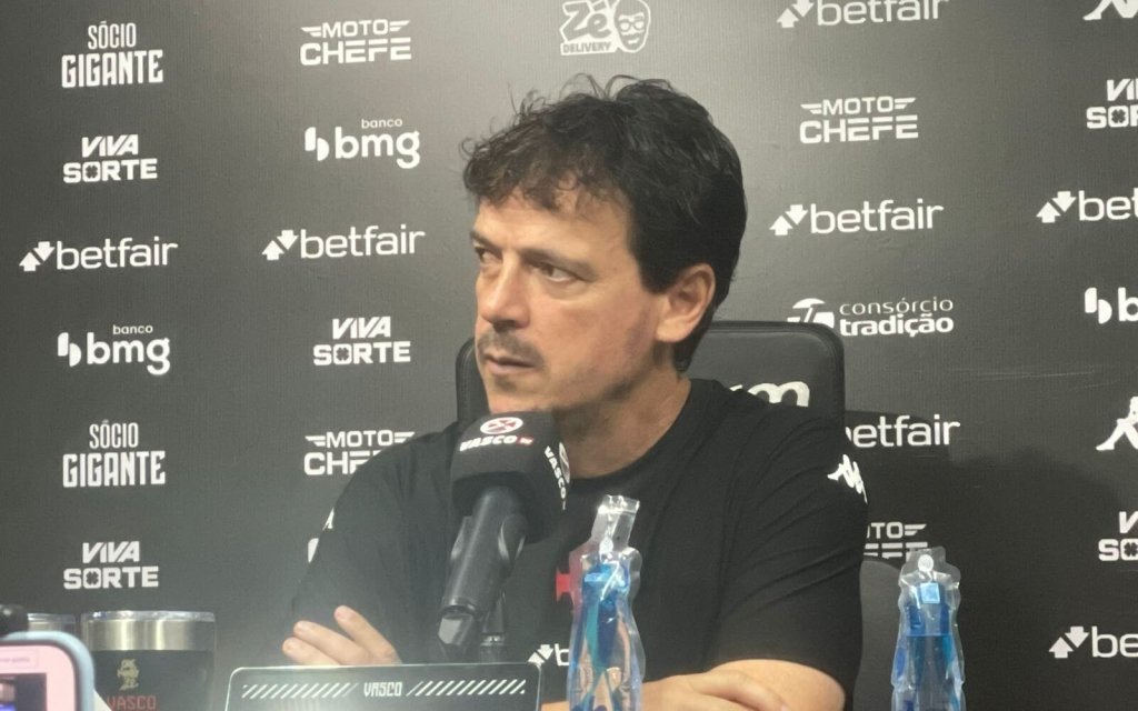 Fernando Diniz assegura permanência no Vasco após pressão da torcida