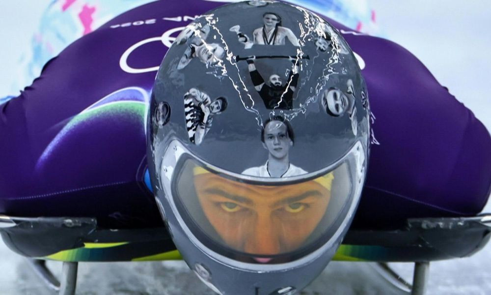 Atleta ucraniano é eliminado após usar capacete em homenagem