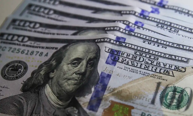 Dólar sobe a R$ 5,22 com inflação dos EUA enquanto bolsa recua