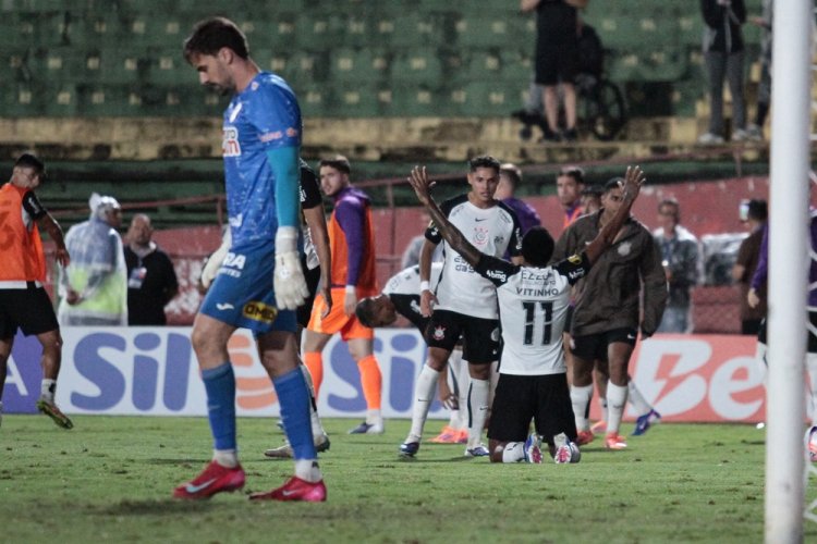 Corinthians supera Portuguesa em disputa acirrada e avança às semifinais do Paulista