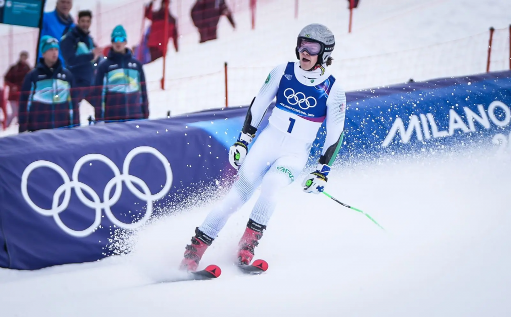 Lucas Braathen ganha medalha de ouro e gerencia polêmica de troca de federação norueguesa