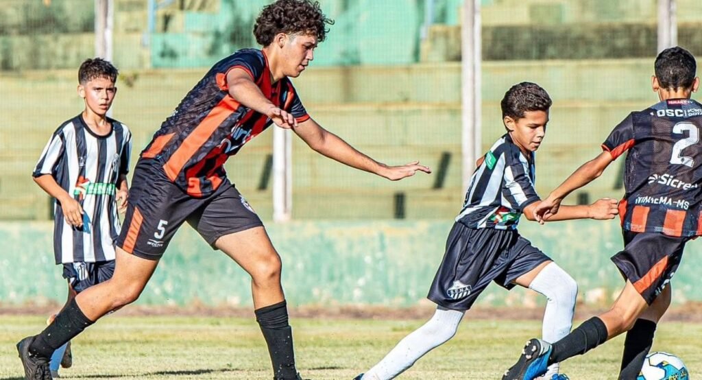 Gigante juvenil atrae atenção em torneio sub-13