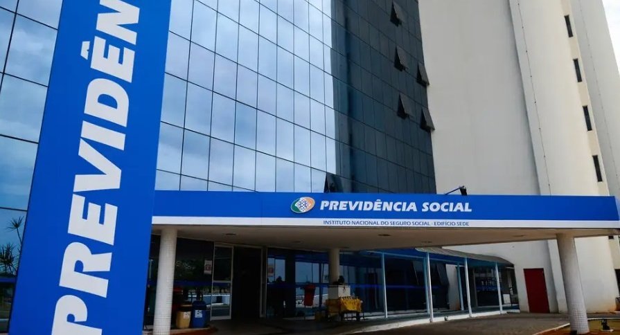 INSS traz 13º de 2026 para abril e maio