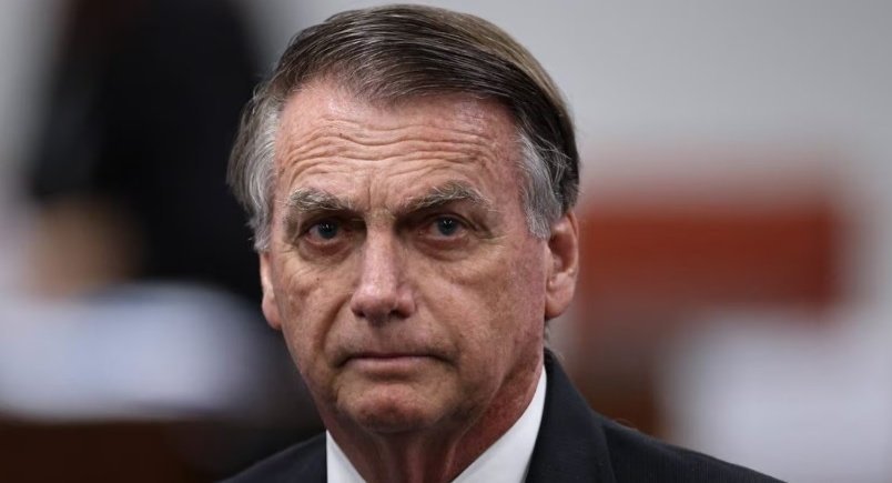 Bolsonaro é autorizado a cumprir pena em prisão domiciliar temporária por 90 dias
