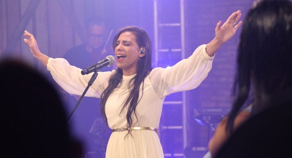 Regy Medeiros apresenta novos videoclipes das canções ‘Incomparável’ e ‘Filho Vem’