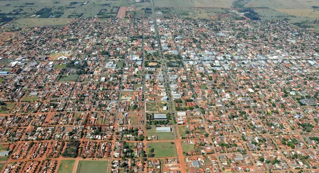 Região pode ter 172 mil votos para federal e 56 mil para estadual em 2026, acirrando a disputa