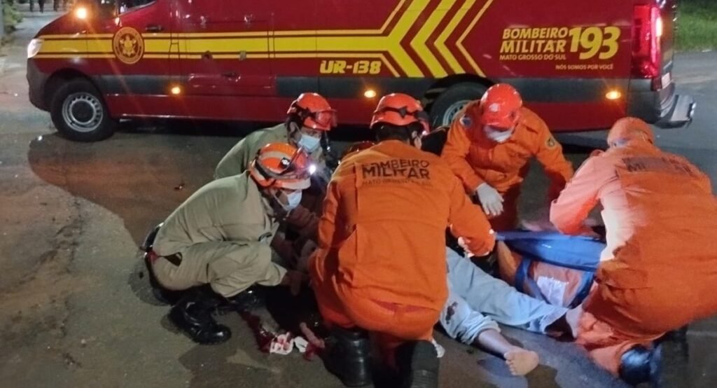 Acidente entre carro e moto deixa jovem ferido em Nova Andradina