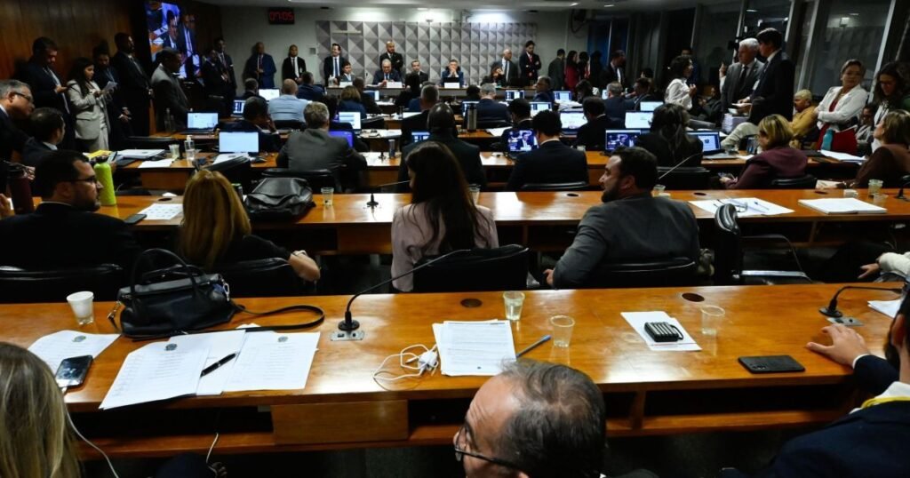 CPMI do INSS rejeita parecer do relator: veja como votaram os parlamentares