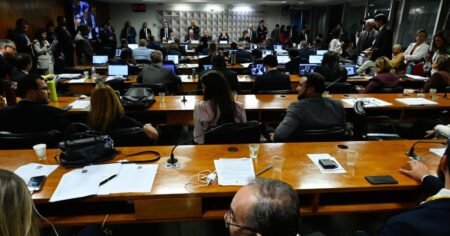 CPMI do INSS rejeita parecer do relator: veja como votaram os parlamentares
