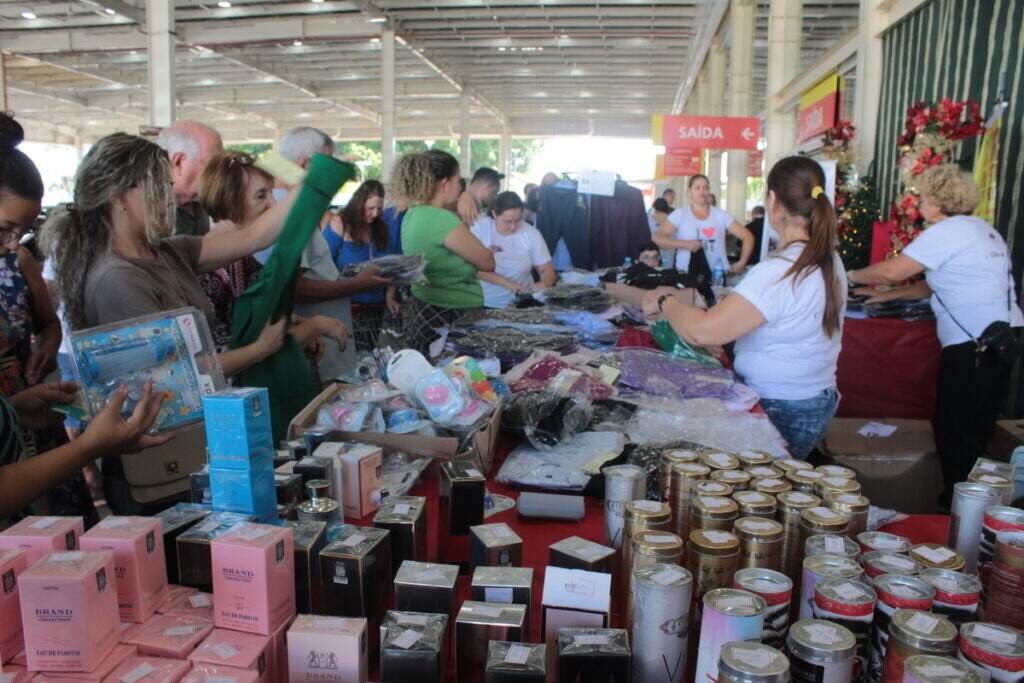 Bazar solidário arrecada recursos para causa social em Campo Grande