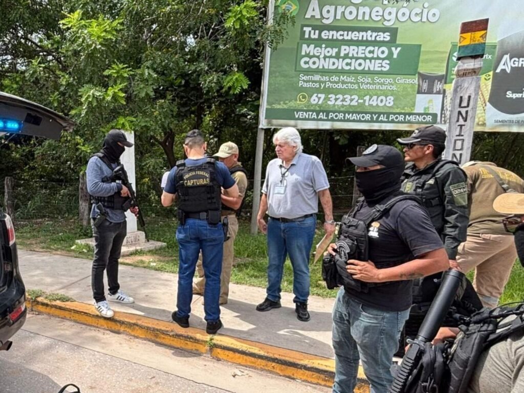 Homem preso no exterior é entregue à Polícia Federal