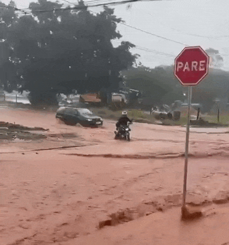 Intensa chuva provoca alagamentos em ruas do Jardim Noroeste e Jardim Itamaracá