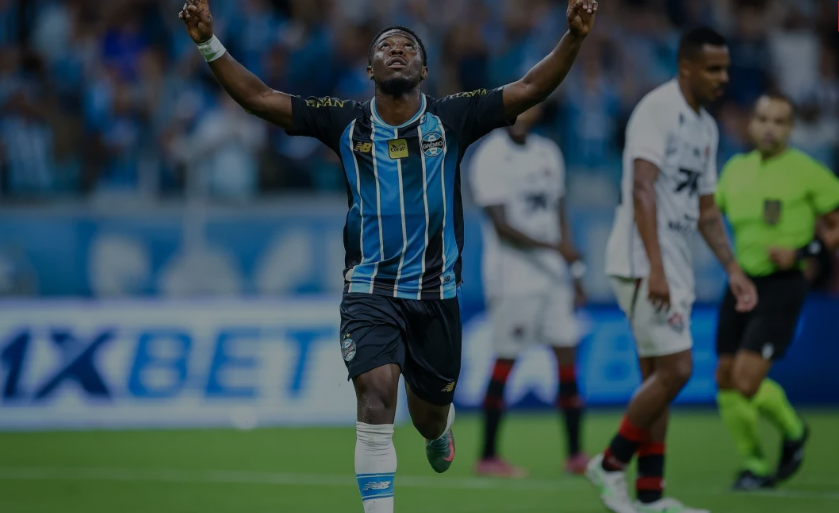 Grêmio derrota Vitória em casa, mas partida é marcada por grave lesão de jogador
