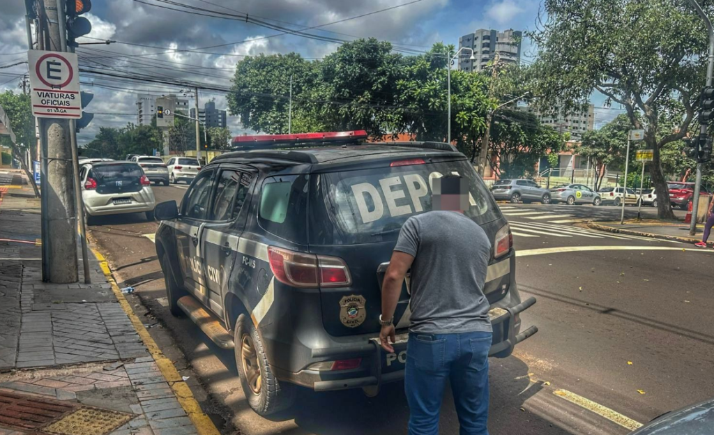 Homem é preso suspeito de pagar para abusar de enteada do irmão