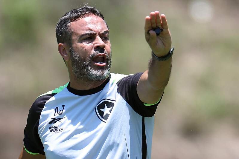 Cruzeiro confirma contratação do treinador português Artur Jorge