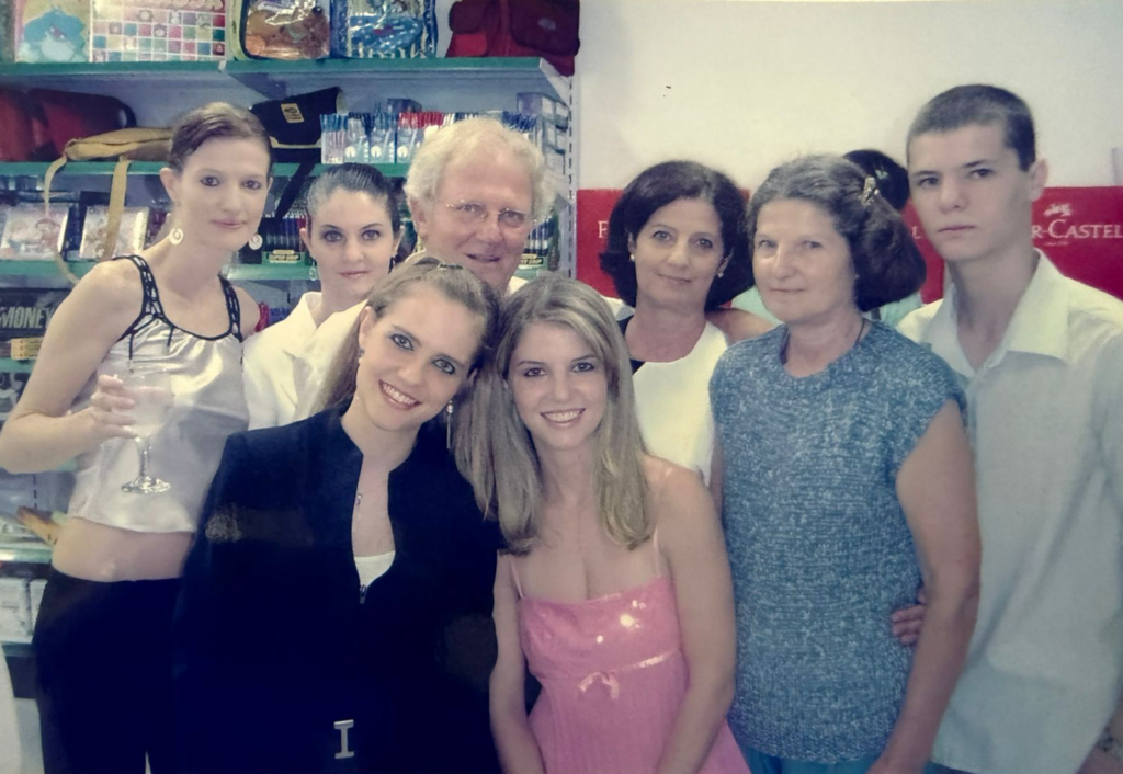 Uma família de papelaria: fraternidade e trabalho