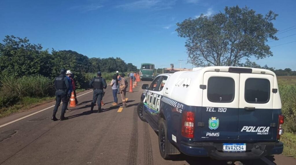 Acidente na MS-377 envolve três ônibus com trabalhadores da Arauco