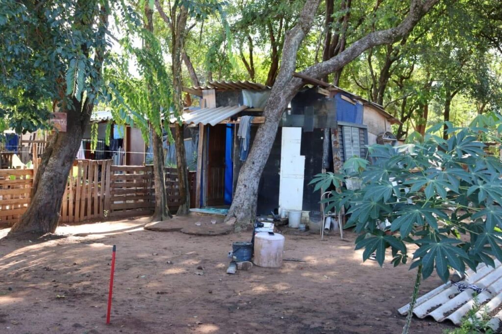 Policiais abordam homem após verem maconha e ocorrem disparos que resultam em morte