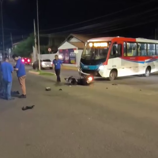 Colisão entre motocicleta e ônibus deixa ferido em Campo Grande
