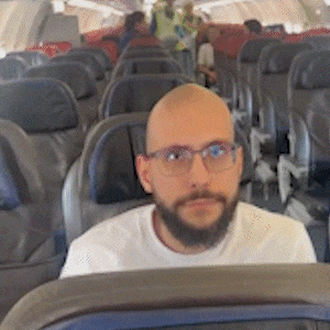 Casal com deficiência enfrenta problemas em Guarulhos e perde voo e bagagem a caminho