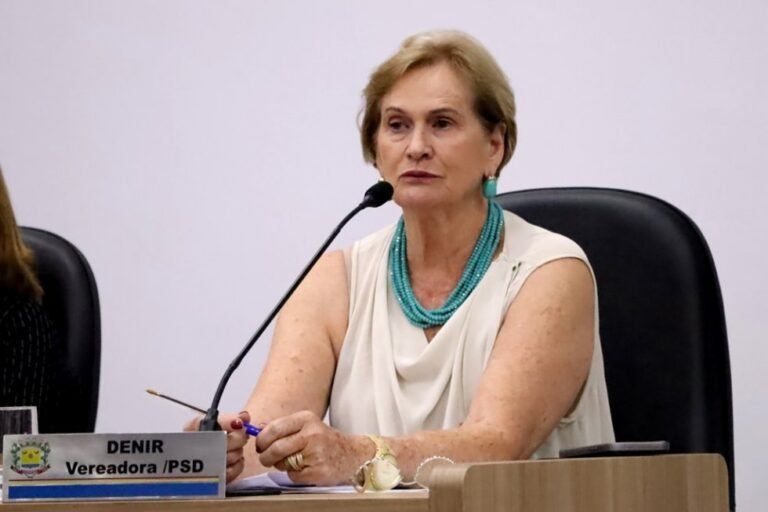 Vereadora Denir solicita melhorias na pista de caminhada e nos banheiros da Praça de Eventos