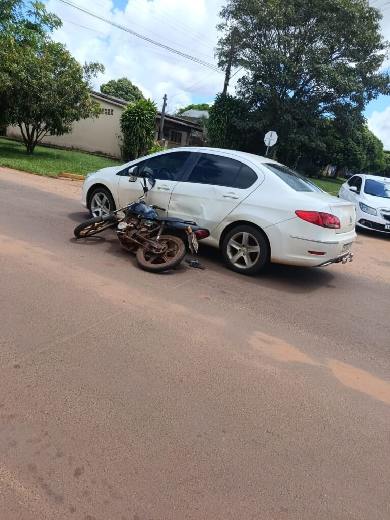 Acidente entre carro e motocicleta deixa duas mulheres feridas em Amambai