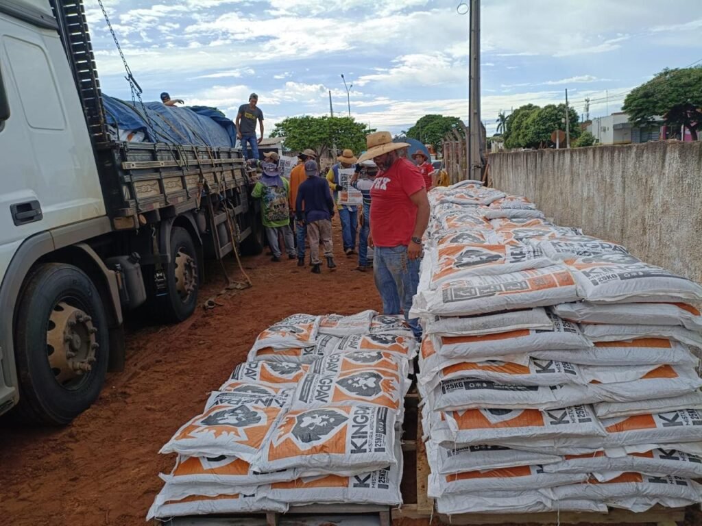 Juti inicia reparos nas vias urbanas com nova carga de massa asfáltica recebida