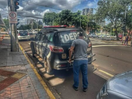 Mãe permite relacionamento entre filha de 13 anos e homem de 43 anos em troca de dinheiro