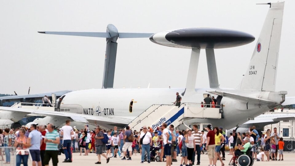 Aeronave E-3 Sentry dos EUA, avaliada em US$ 540 milhões, é destruída em ataque do Irã