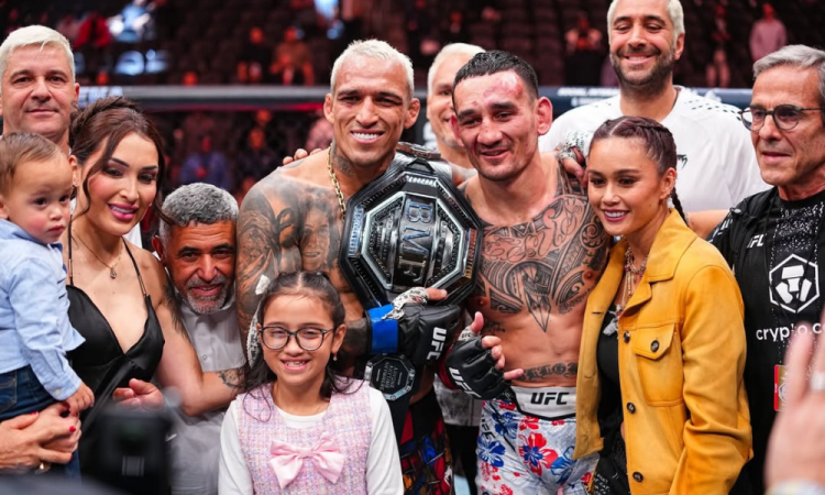 Charles do Bronx conquista título dos peso leve ao vencer Max Holloway no UFC 326
