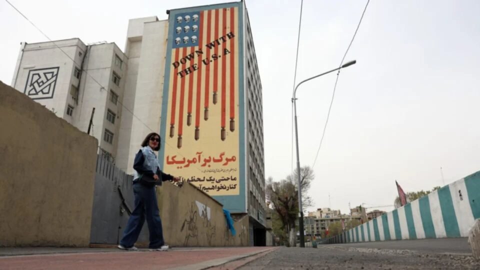 Irã realiza novos ataques com mísseis e drones contra Israel e bases dos EUA no Oriente Médio