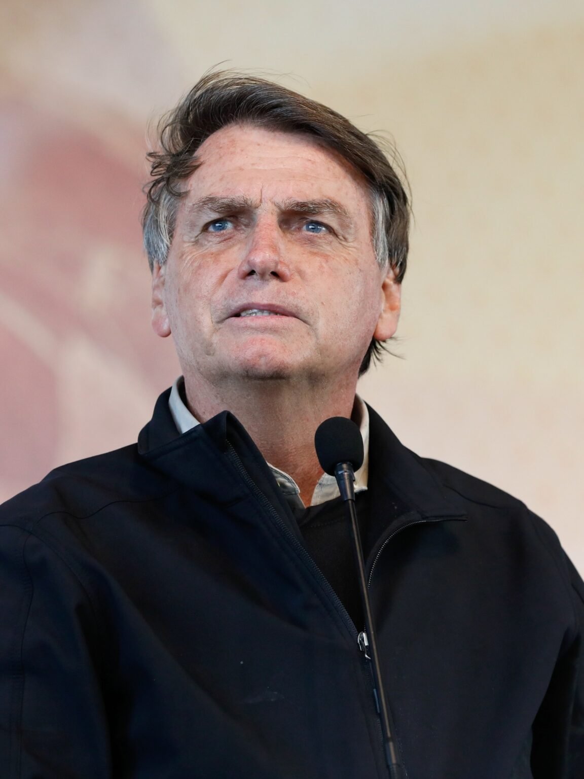 Bolsonaro é internado